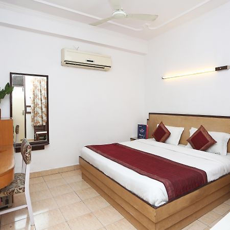 Capital O 10750 Hotel Vivek Neu-Delhi Exterior foto